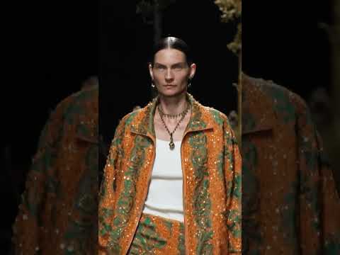 ETRO Printemps-Été 2025 : Fusion Méditerranéenne et Réalité Mixte Innovante